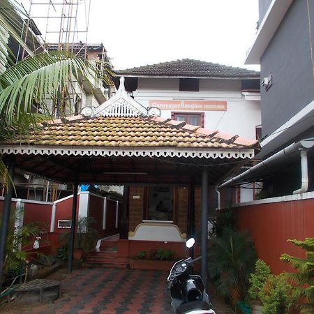 Hotel Guruvayur Bunglow Exterior foto