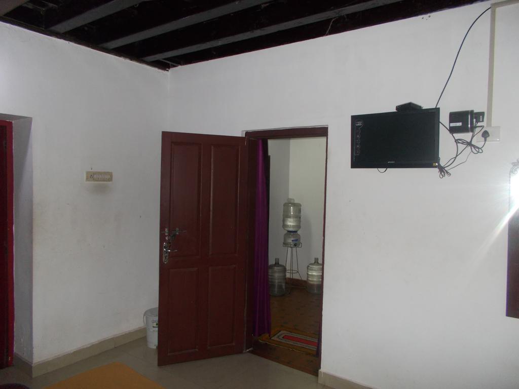 Hotel Guruvayur Bunglow Exterior foto