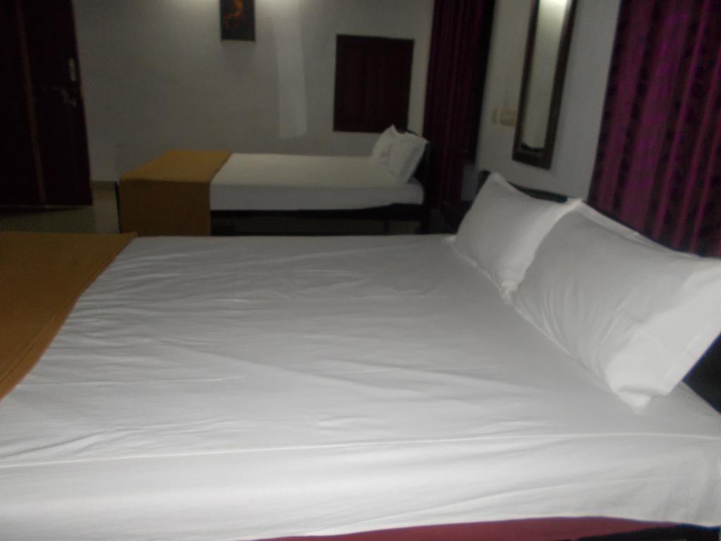 Hotel Guruvayur Bunglow Exterior foto